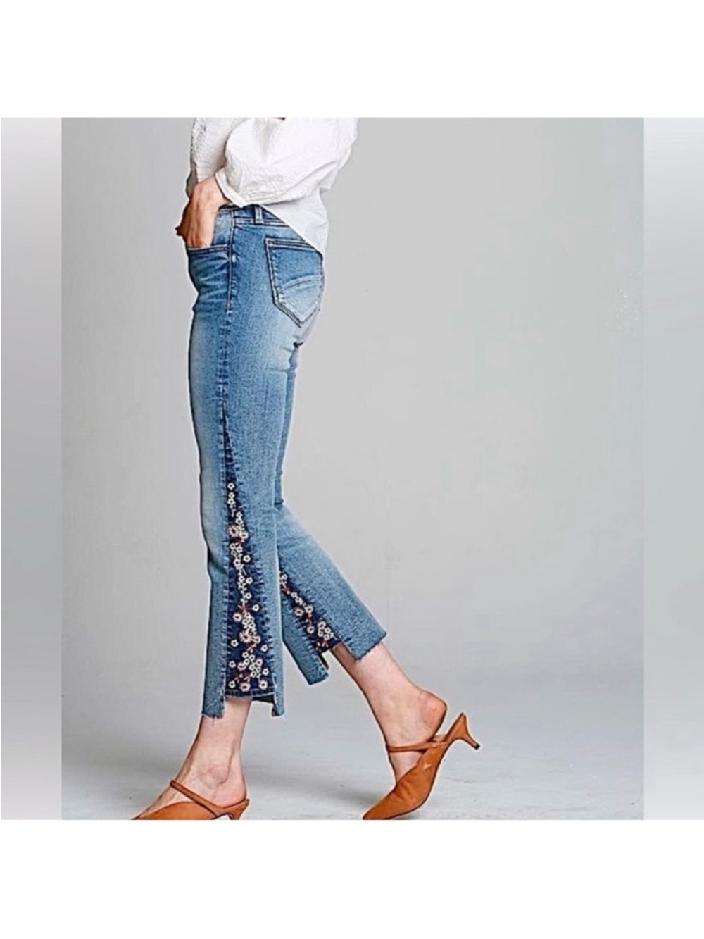 Driftwood 30 x 26 Indie berry jam floral embroidered jeans